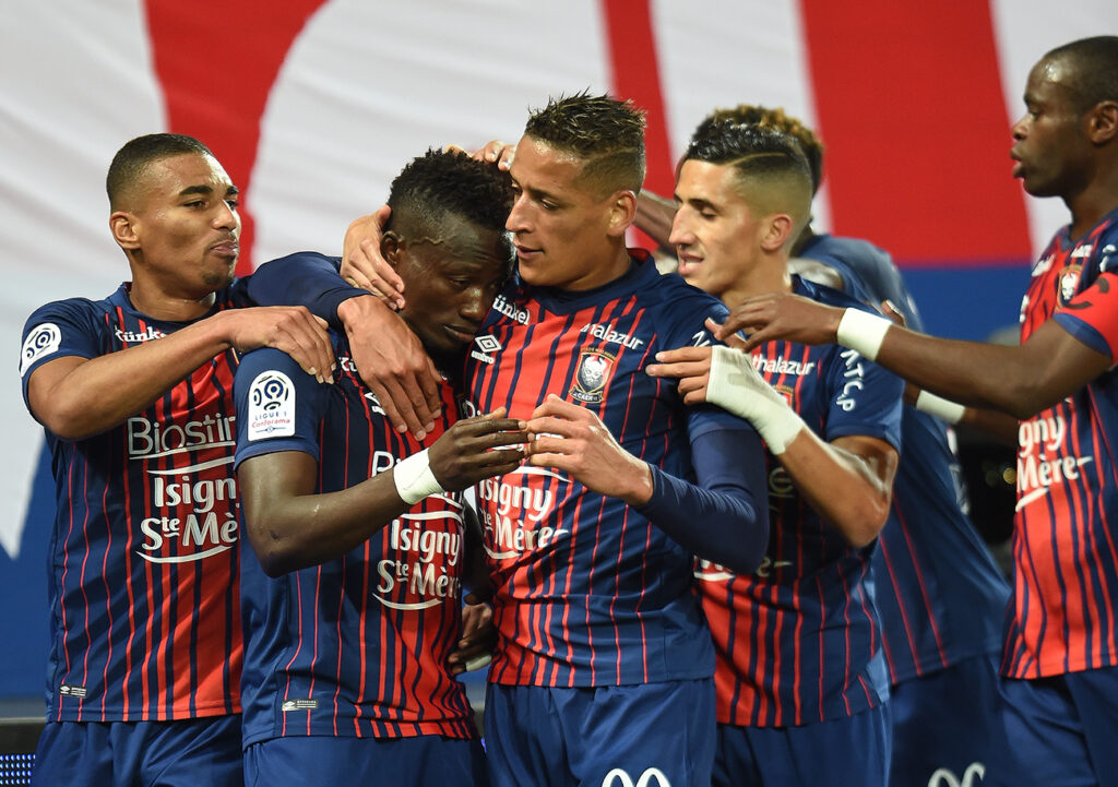 Casimir Ninga félicité après son ouverture du score sur penalty contre Amiens.