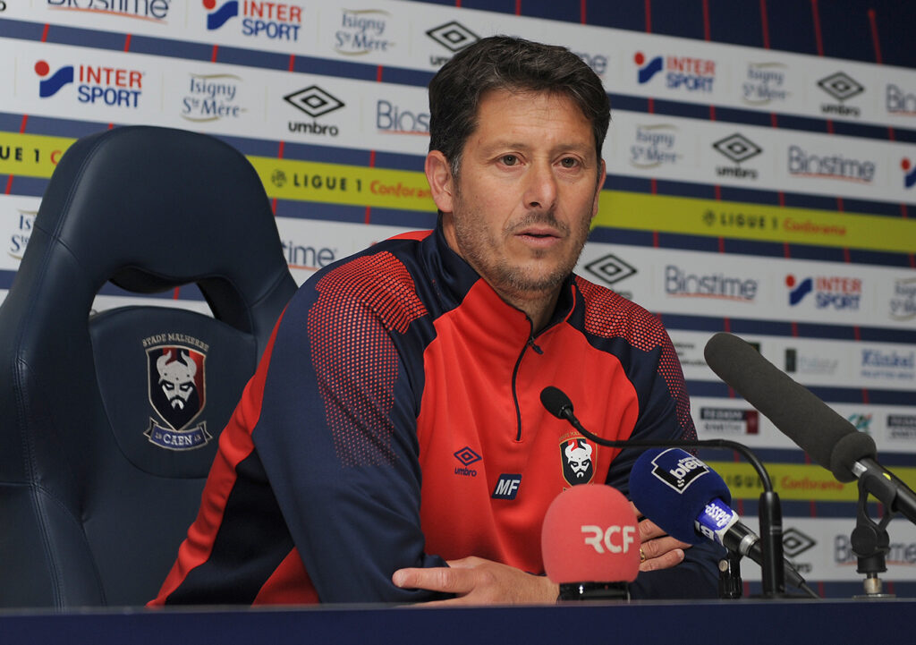 L'entraîneur du Stade Malherbe Fabien Mercadal en conférence de presse d'avant la réception de Lyon.