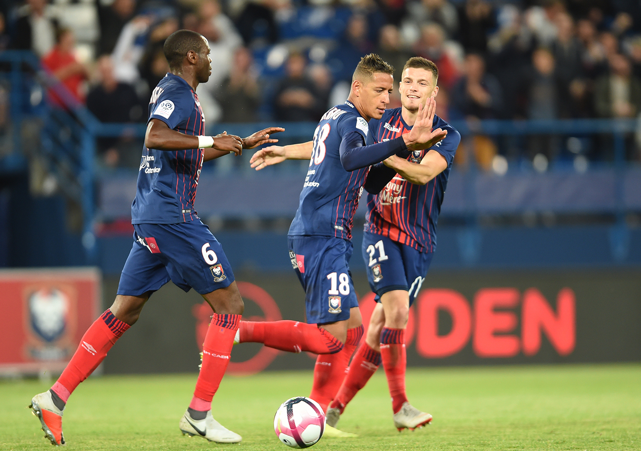 Yacine_Bammou_a_égalisé_pour_le_Stade-Malherbe_contre_Montpellier.psd