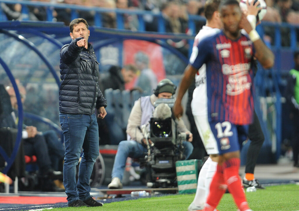 Fabien Mercadal ne sera resté qu'un an à la tête du Stade Malherbe. Particulièrement éprouvé par cette saison conclue par une relégation en L2 pour le club normand, le technicien en accord avec ses dirigeants a décidé de mettre fin à sa collaboration.