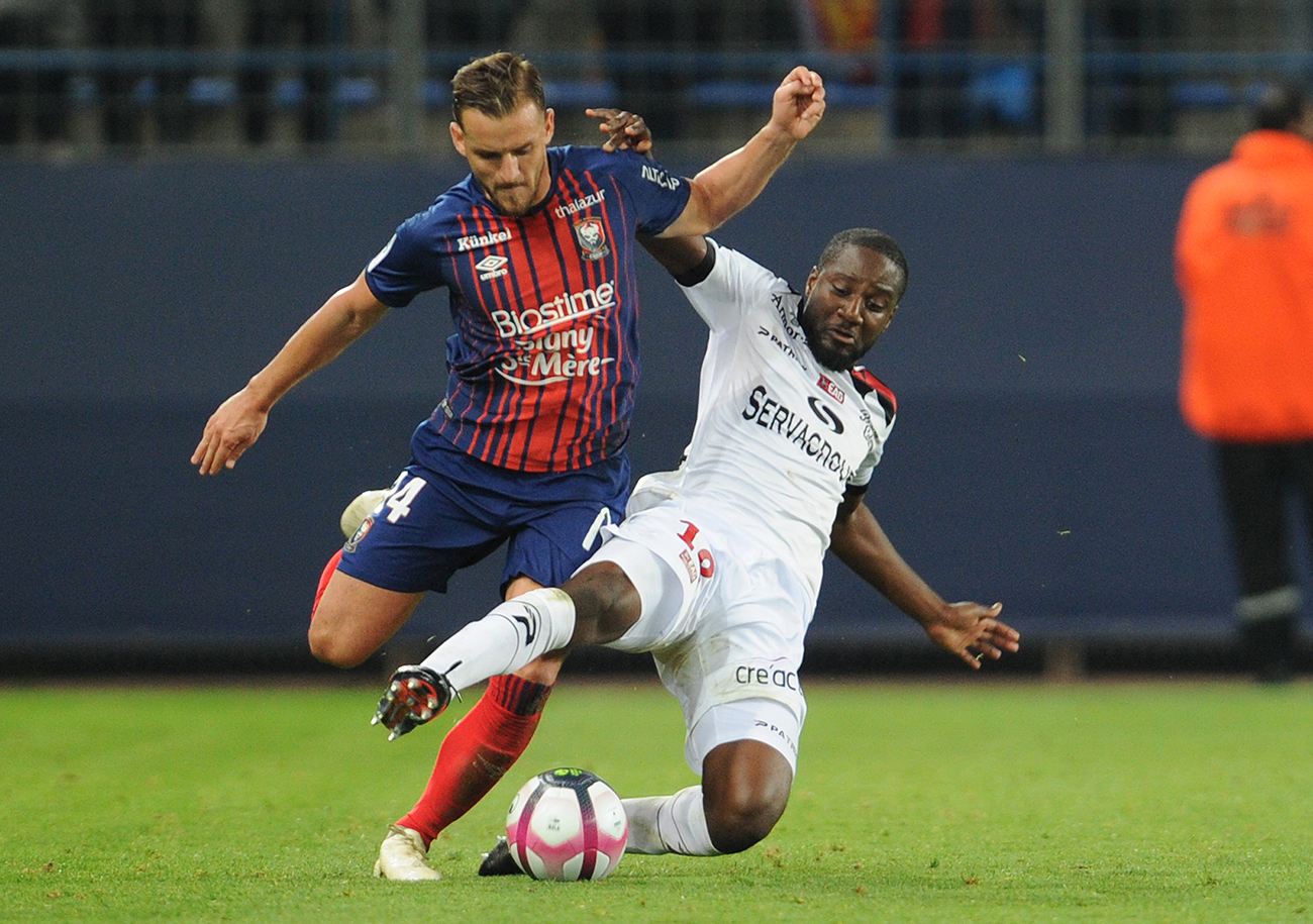Alors qu'il compte 132 matches de L2 à son actif, Jonathan Gradit a connu son baptême du feu en Ligue 1 à l'occasion de la réception de Guingamp, le 20 octobre.