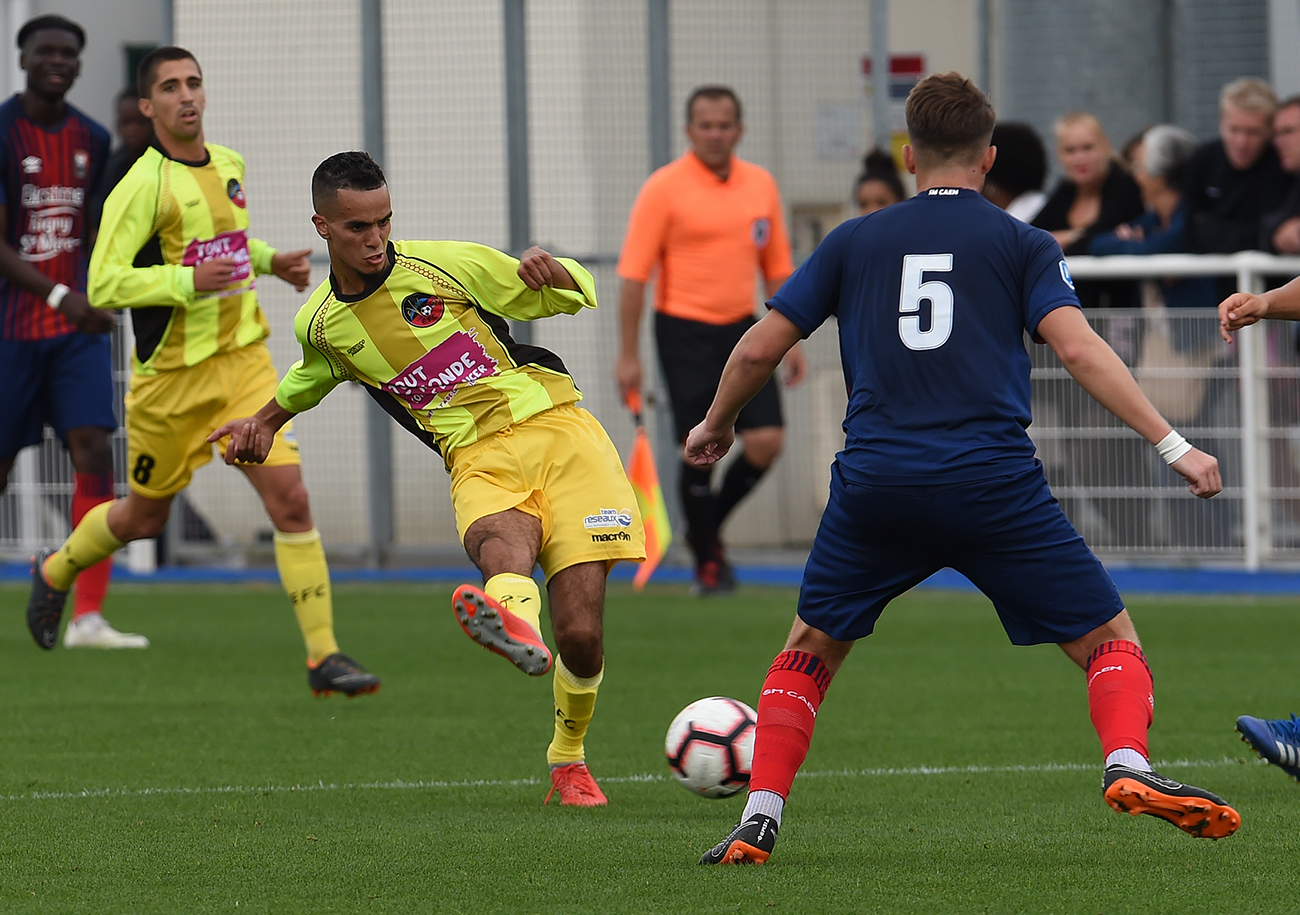 Abdeljalil Sahloune sous le maillot ébroïcien, une image qui appartient désormais au passé. Alors qu'il n'avait connu qu'un seul club, le milieu offensif a décidé de rejoindre le FC Rouen. Avec les « Diables Rouges », il disputera son premier match dès le 5 janvier, contre Dieppe dans un choc qui promet beaucoup entre le leader et son dauphin.