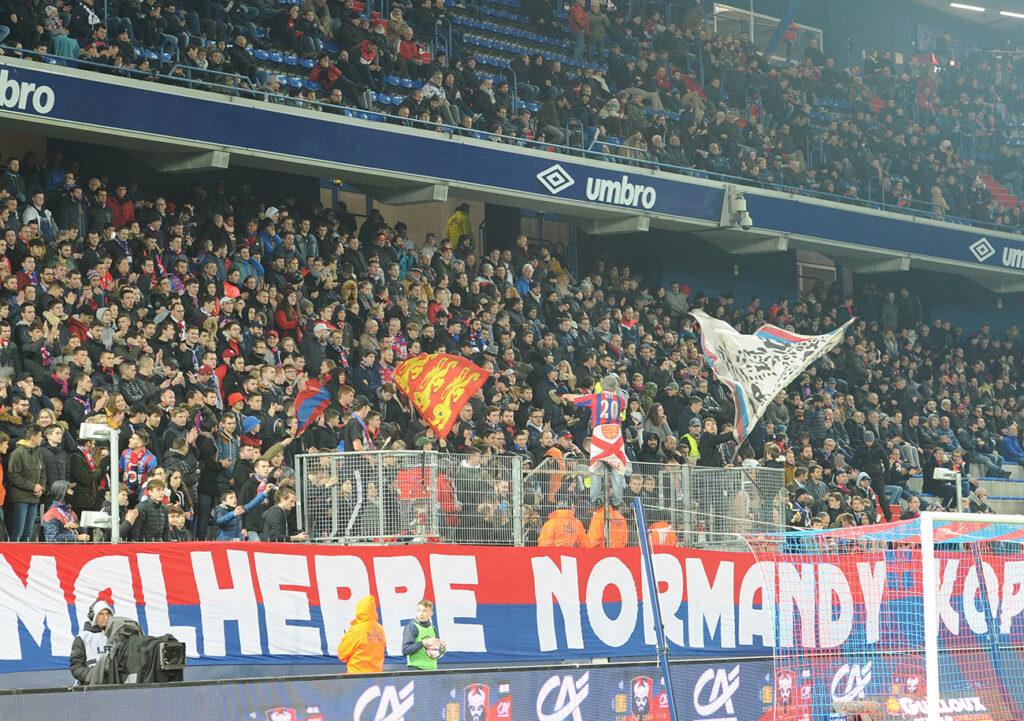 Changement de programme pour les supporters caennais qui devront se rendre à d'Ornano vendredi soir pour soutenir leurs joueurs préférés.