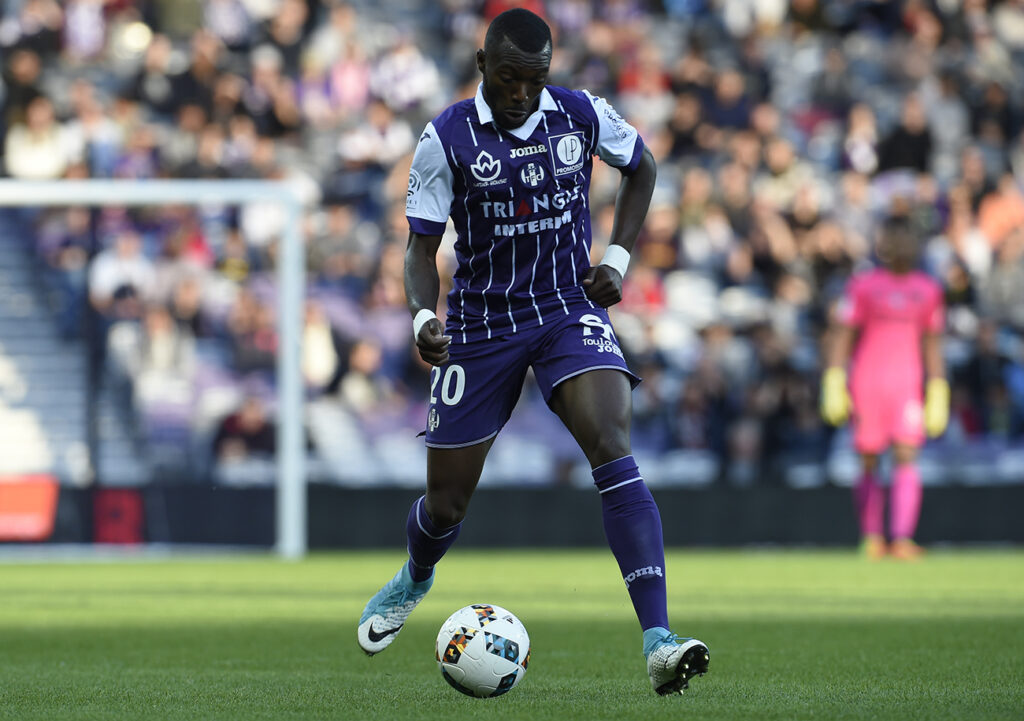 A l'exception d'un prêt de quatre mois au Havre la saison dernière, Steeve Yago a effectué toute sa carrière au Téfécé. Avec son club formateur, il compte notamment 122 matches de Ligue 1.