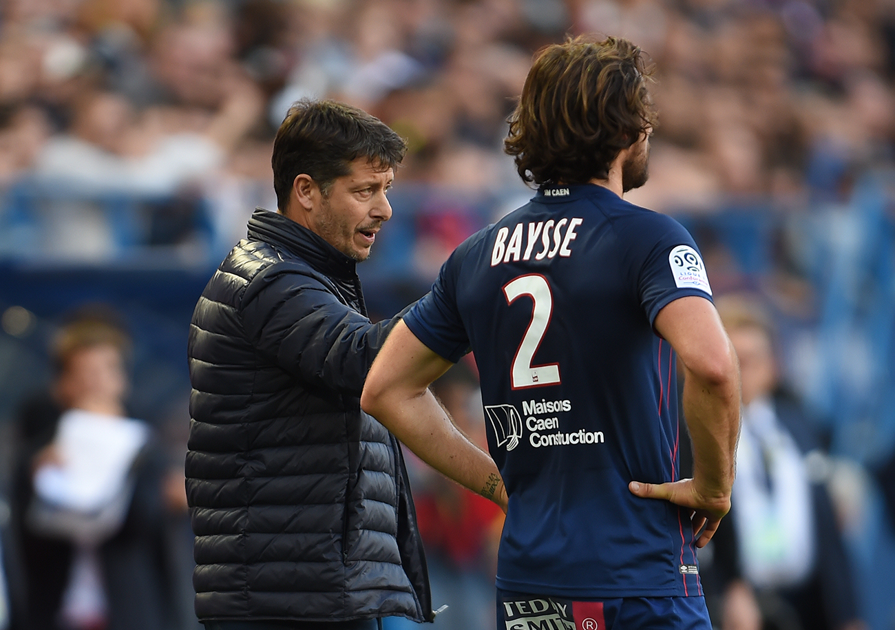 Apparu désemparé en conférence de presse après la défaite de son équipe face à Amiens, Fabien Mercadal trouvera-t-il les ressorts tactiques et psychologiques pour relancer un collectif caennais au point mort ?