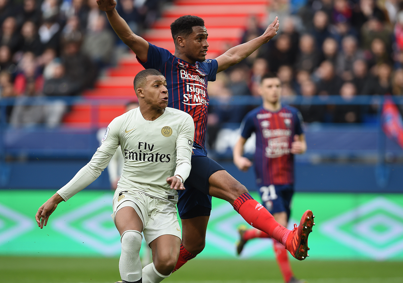 Coupable sur l'égalisation parisienne avec cette faute de main débouchant sur le penalty de Kylian Mbappé, Younn Zahary a reconnu avoir eu "un mauvais réflexe".