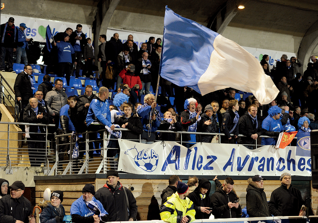 Le stade René-Fenouillère poursuit sa mutation. Dans les prochaines semaines, un local VIP et une extension du siège - entièrement construits par les bénévoles du club - vont être inaugurés. Souvent pointée du doigt car impraticable quand il pleut trop abondamment, la pelouse va être également changée.