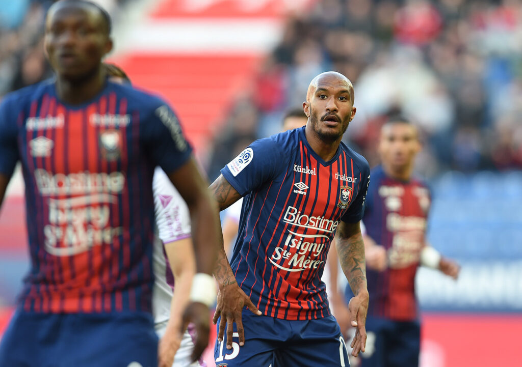 Présent sur la pelouse du Parc des Princes il y a deux ans lors du maintien arraché dans les arrêts de jeu par le Stade Malherbe, Emmanuel Imorou espère revivre une soirée similaire vendredi soir.