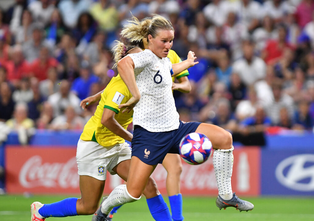 Sur un coup franc distillé par le pied gauche d'Amel Majri, Amandine Henry passe devant Mônica avant de couper la trajectoire du ballon. Un but inscrit en prolongation synonyme de quart de finale pour la France.