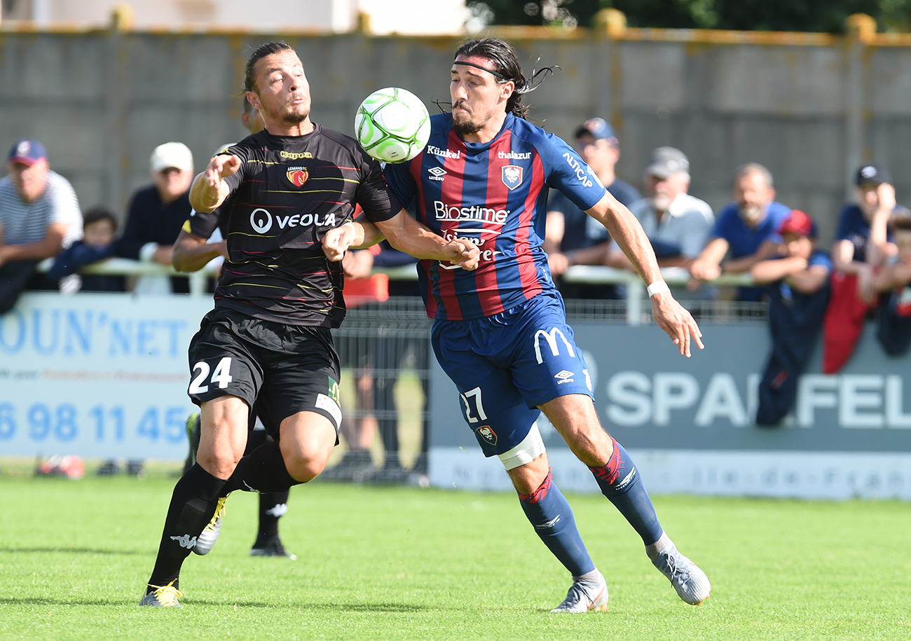 D'une tentative à angle fermé terminant sur la base du montant gauche de Yohann Thuram juste avant la pause, Enzo Crivelli s'est procuré l'opportunité la plus dangereuse des « Rouge et Bleu ».