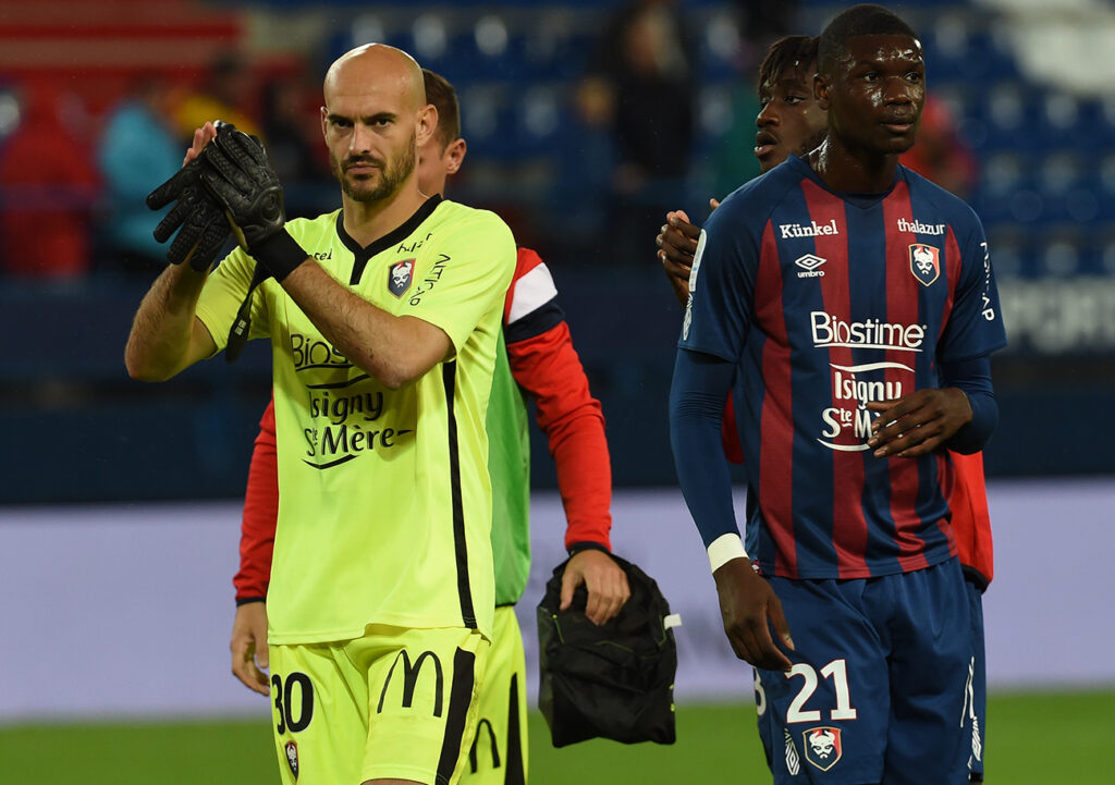 Alors qu'un doute a entouré sa présence suite à son absence lors de l'ultime séance de la semaine, Rémy Riou gardera, bel et bien, les cages caennaises contre Ajaccio.