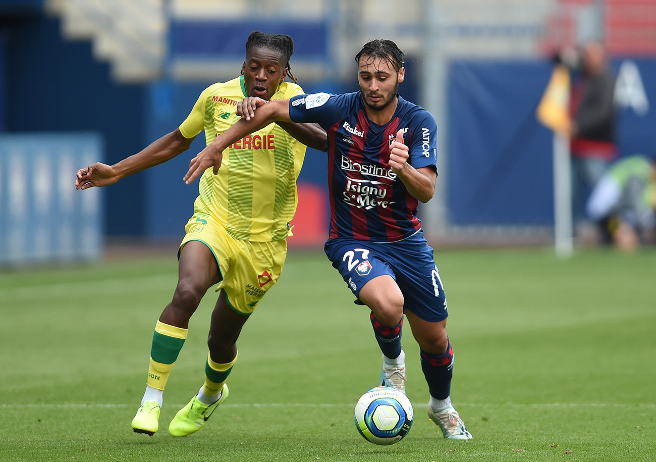 Steeve Yago, Caleb Zady Sery, Santy Ngom et Jordan Tell indisponibles, Azzedine Toufiqui est, avec Benjamin Jeannot, l'un des deux seuls nouveaux visages présents dans le groupe caennais pour le déplacement à Troyes.