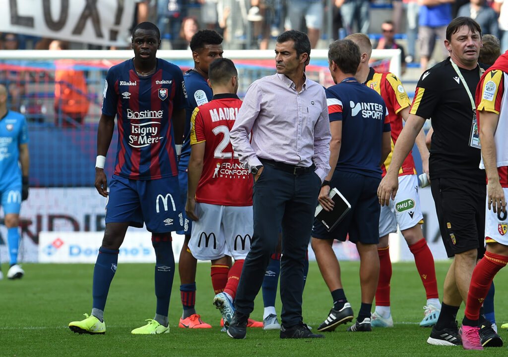 Rui Almeida n'aura tenu que neuf journées sur le banc caennais. C'est la première fois depuis Patrick Rémy en 2005 qu'un entraîneur du Stade Malherbe est débarqué en cours de saison.