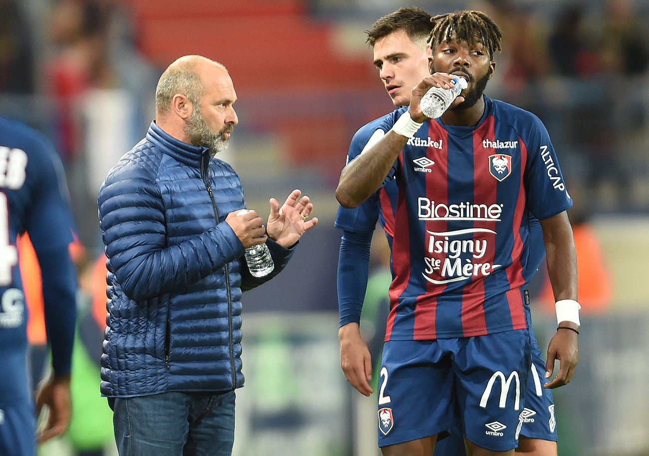 Pour son premier match à la tête du Stade Malherbe, Pascal Dupras avait aligné un 4-4-1-1 avec, entre autres, Jessy Deminguet milieu relayeur et Steeve Yago latéral droit.