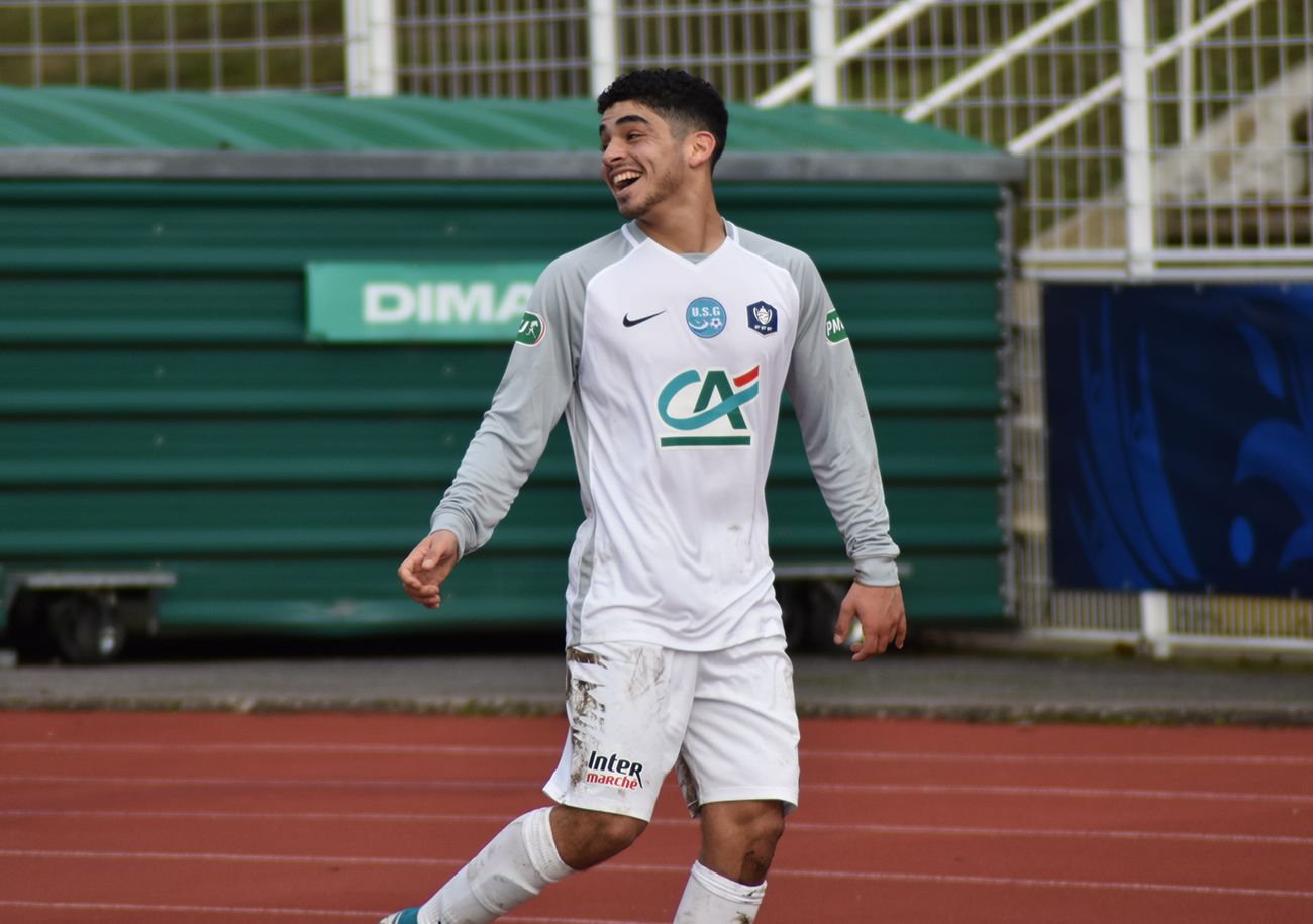 Ayant paraphé son contrat professionnel cet été avec son club formateur, Jad Mouaddib (ici, à la lutte avec Anthony Gonçalves sous le regard de Brice Tutu) a pour la première fois été appelé dans le groupe de Rui Almeida.