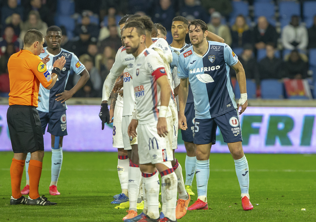 Comme l'ensemble des clubs normands, le Stade Malherbe et le HAC se retrouvent au chômage technique suite à la suspension des championnats. ©Damien Deslandes