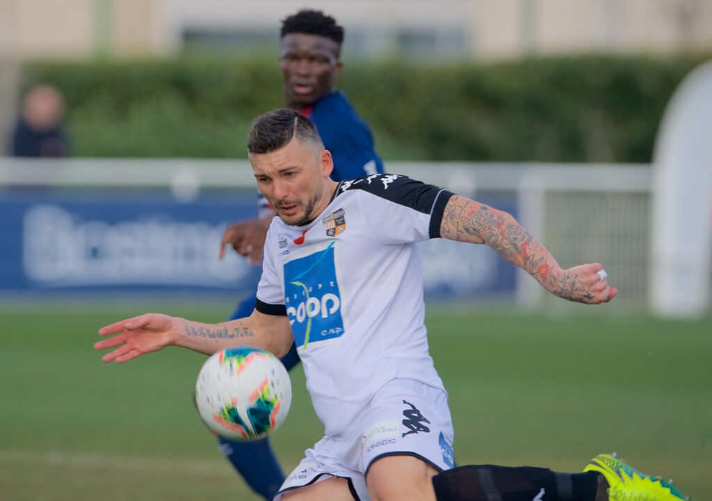 Contre la réserve du Stade Malherbe qui domine la poule de N3 normande, Mathieu Duhamel a effectué son retour de blessure (élongation aux ischio-jambiers) après presque trois mois d'arrêt.