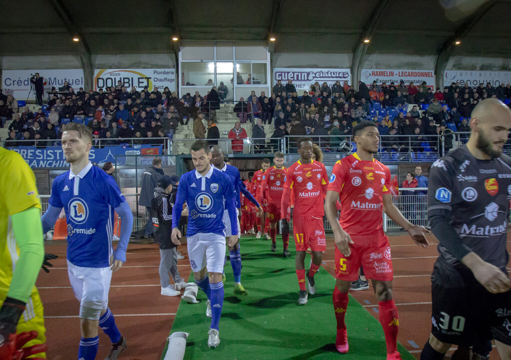 Privés de compétitions comme tous les clubs français depuis la mi-mars, l'US Avranches et Quevilly-Rouen poursuivent leur saison sur le terrain virtuel. ©Damien Deslandes