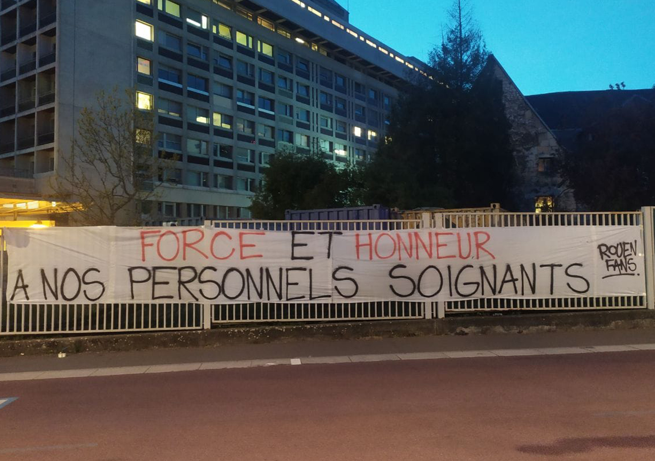 Les fans du FC Rouen ont lancé une cagnotte afin de récolter des fonds pour le personnel soignant du CHU de Rouen et des autres établissements de soins de la ville.