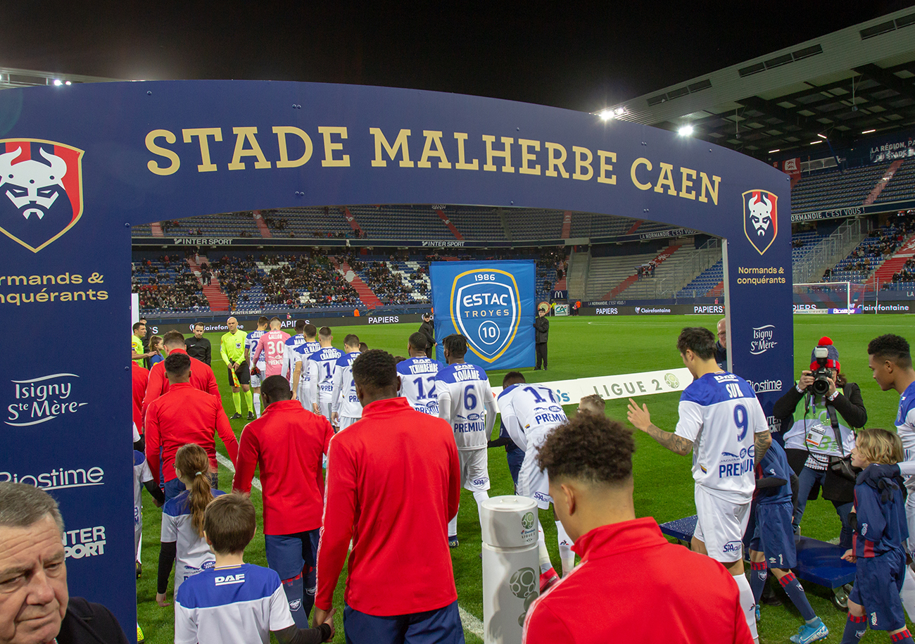 Alors que le contrat des droits TV pour la Ligue 2 va tripler à partir de la saison prochaine, les clubs de l'antichambre de l'élite pourraient ne pas percevoir un euro supplémentaire.