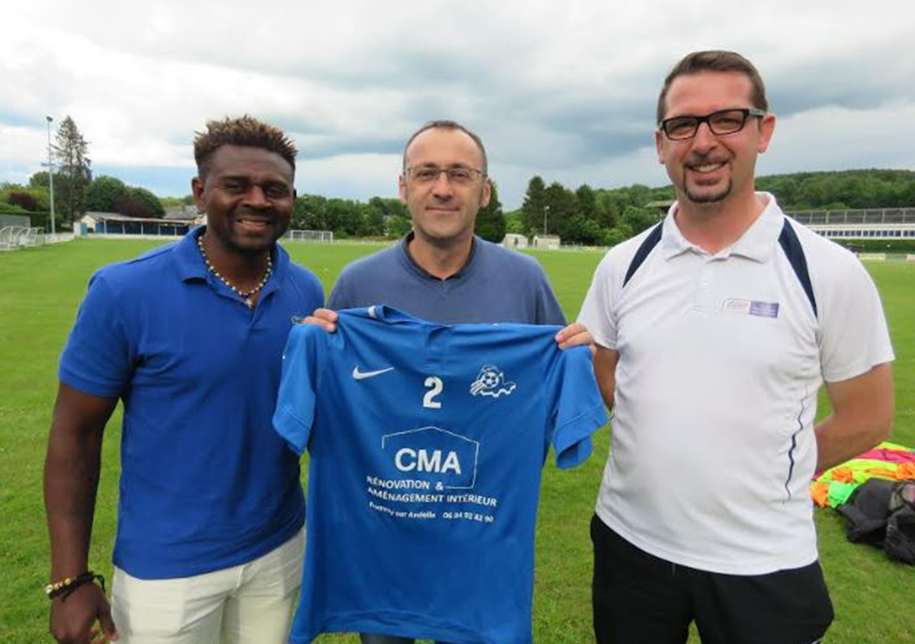 Pour la première fois de son histoire, Romilly-Pont-Saint-Pierre (ici le président Frédéric Perrault entouré par ses deux entraîneurs, Grégory Legros et Patrice Feussi) évoluera en N3.