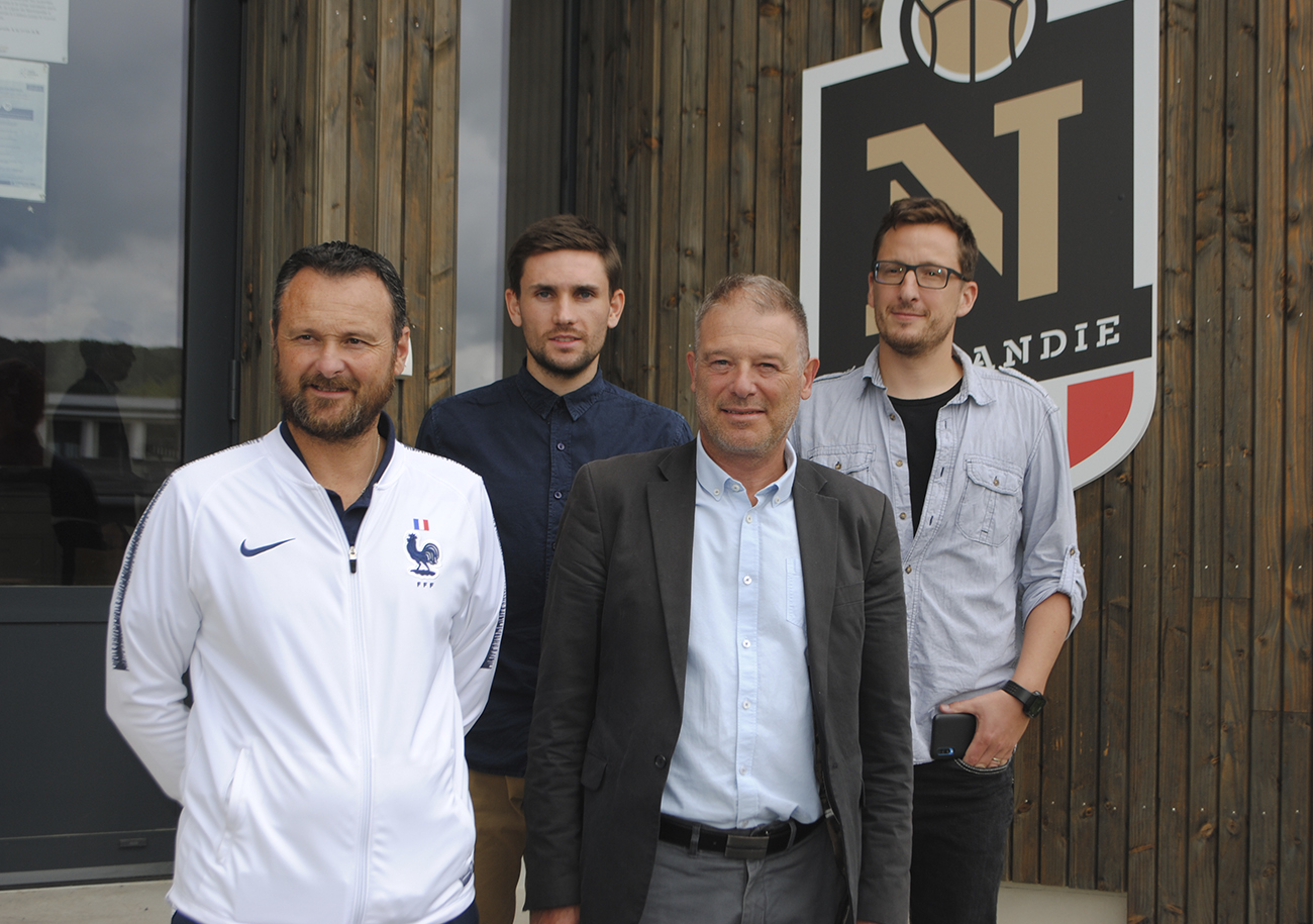 Pour diriger le pôle espoirs de Lisieux, la Ligue de Normandie a recruté comme directeur Julien Meilhac (au deuxième rang, à droite, ici en compagnie de Manu Huet et Thierry Montagne, le DTR). Il sera assisté par Antoine Guyot (à sa gauche).