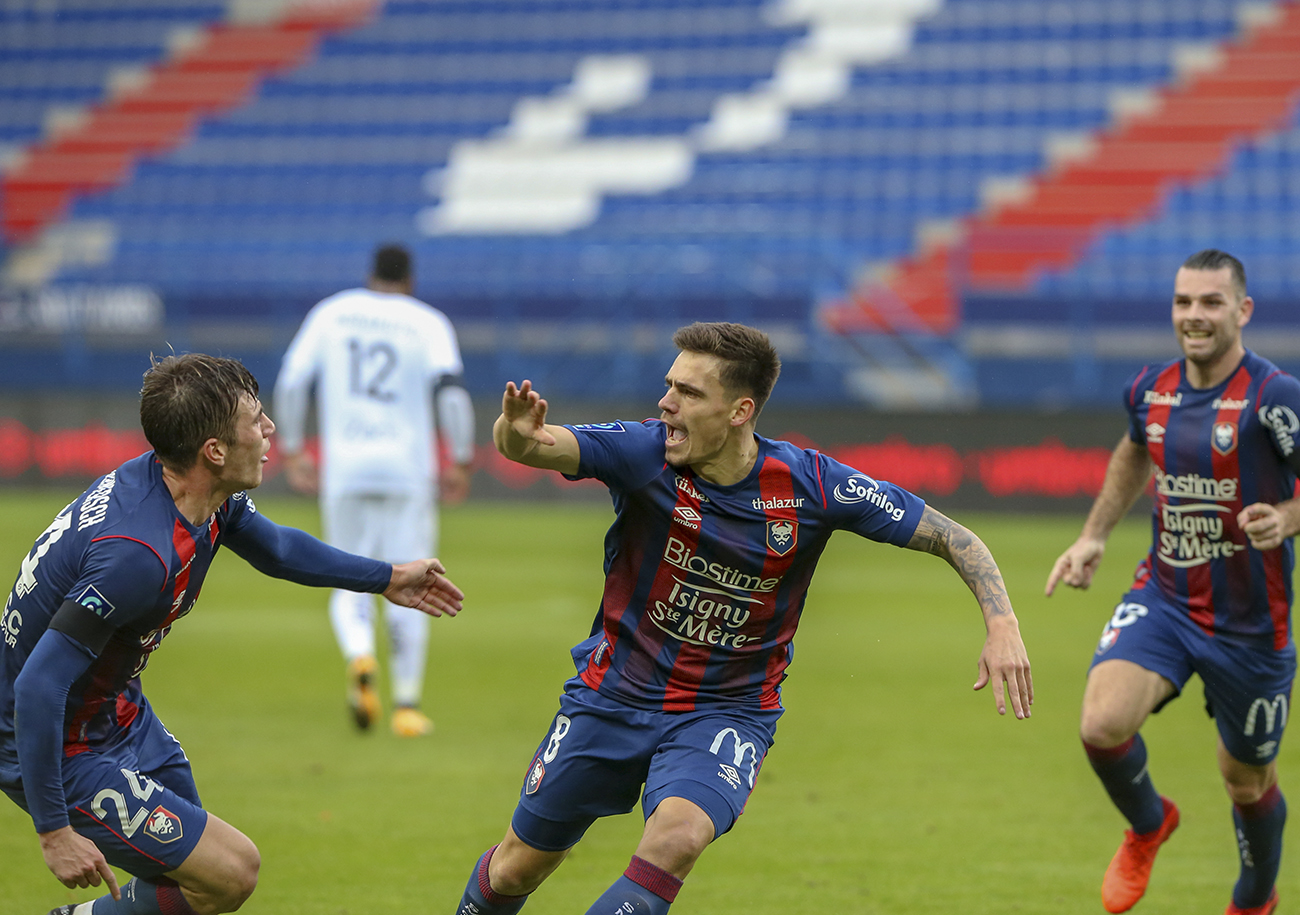 Sur le banc au coup d'envoi pour la première fois depuis novembre 2019 en Ligue 2, Jessy Deminguet a offert la victoire au SMC dans les arrêts de jeu d'une frappe enroulée du gauche. ©Damien Deslandes