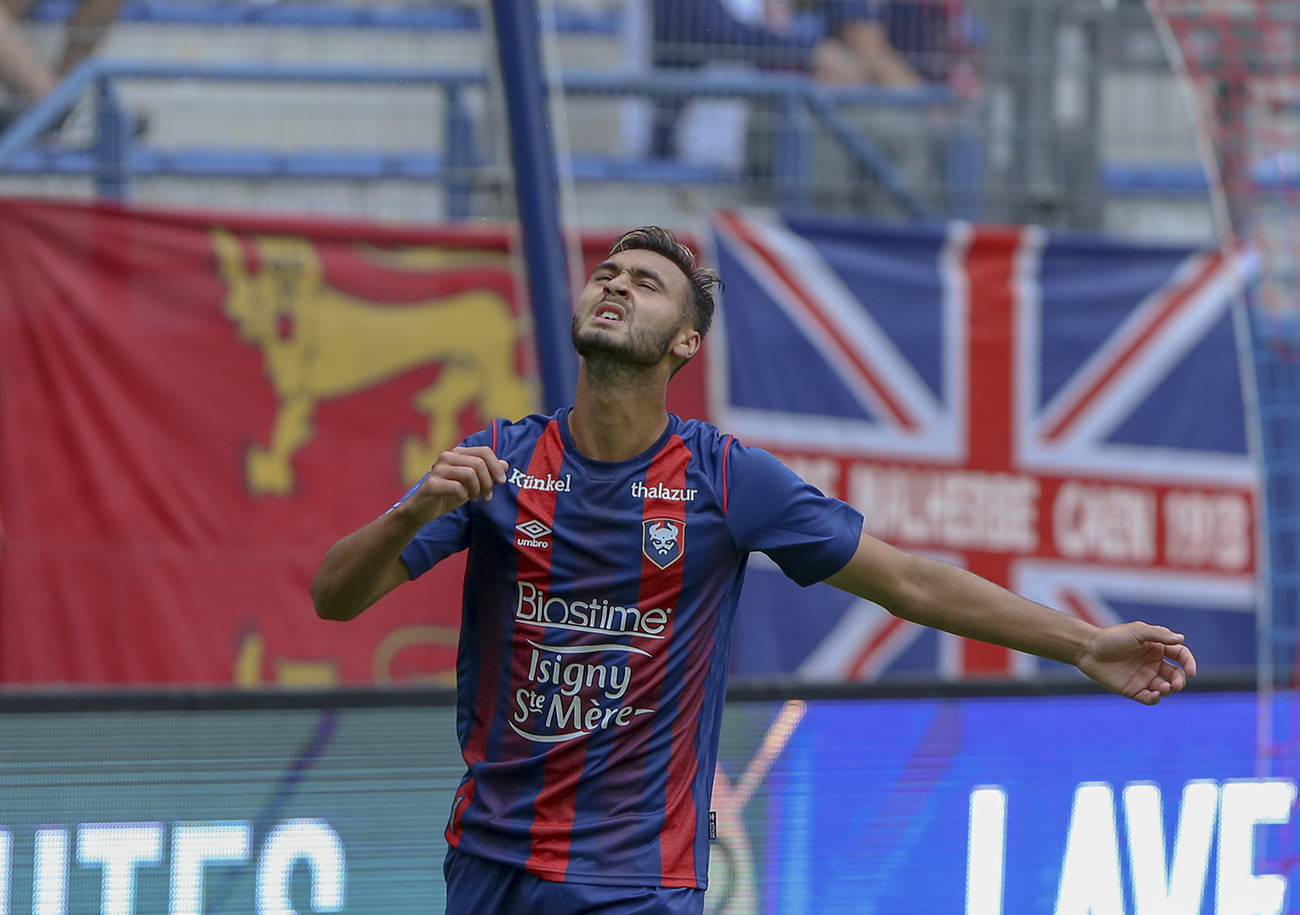 Azzedine Toufiqui n'a plus disputé la moindre minute en Ligue 2 depuis... le 21 septembre 2019 ! ©Damien Deslandes