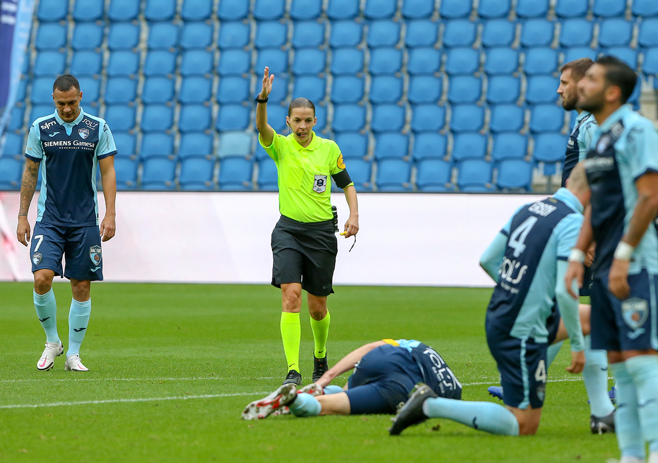 Après ce penalty contesté et contestable accordé au Stade Malherbe, Paul Le Guen n'en veut pas à Mme Stéphanie Frappart. "C'est dur d'arbitrer", rappelle-t-il. ©Damien Deslandes