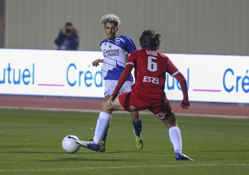 Alors qu'il aurait pu (dû) obtenir un penalty quelques minutes auparavant, Azzedine Ounahi a obtenu une balle d'égalisation juste avant la mi-temps. ©Damien Deslandes