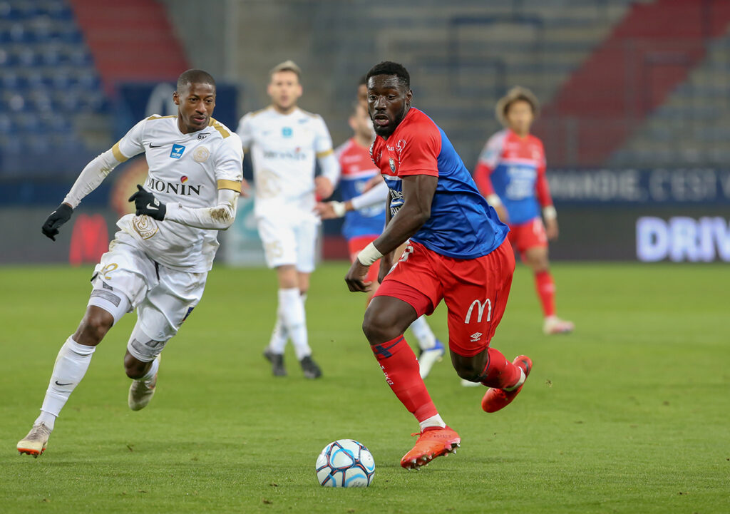 Toujours à la recherche de son premier but sous le maillot « Rouge et Bleu », Alexandre Mendy a raté une énorme occasion d'égalisation face à Pau. ©Photo d'archives