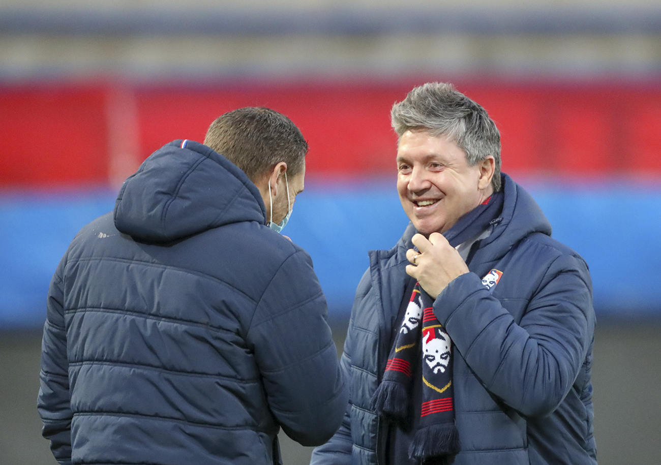 Le président Olivier Pickeu ne cache pas qu'il souhaite voir son frère cadet, Benoît, actuellement préparateur physique à Angers, le rejoindre au Stade Malherbe. ©Damien Deslandes