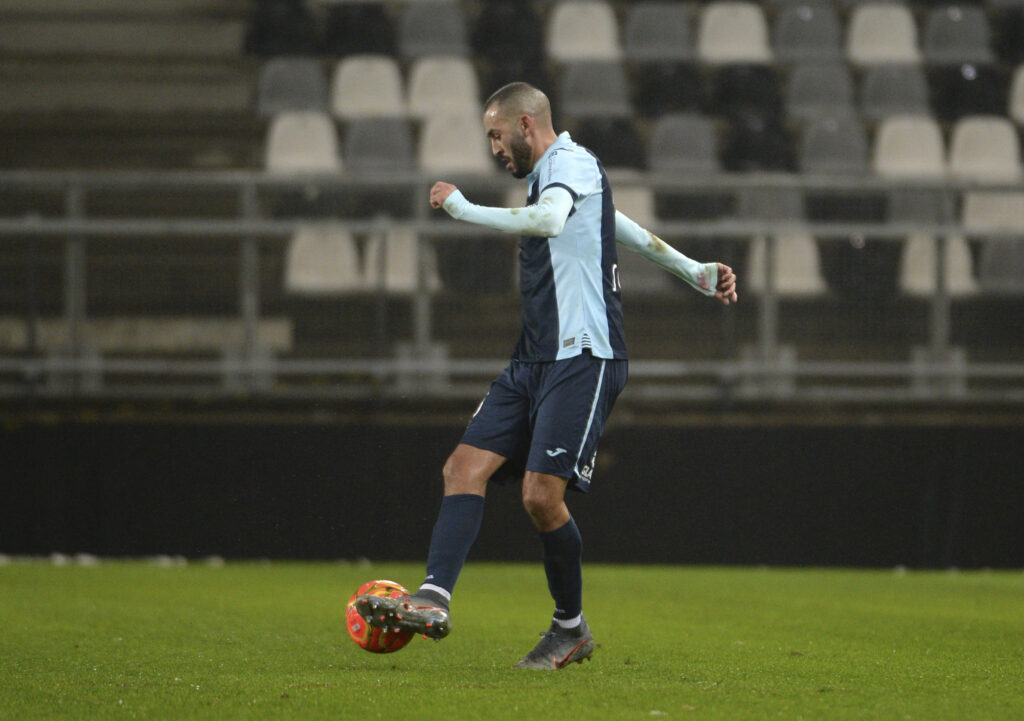 15 mois après son dernier match, à l'époque sous les couleurs du club égyptien du Zamalek, Khalid Boutaïb a retrouvé la joie de fouler une pelouse en compétition. ©Emmanuel Lelaidier