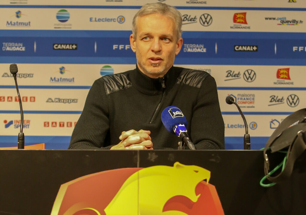 Bruno Irles attend un défenseur et joueur à vocation offensif pendant le mercato d'hiver. ©Damien Deslandes