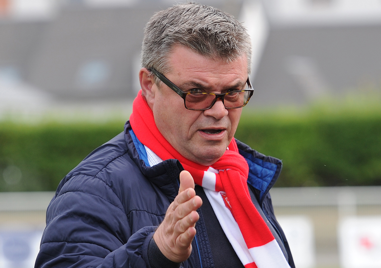 Critiques particulièrement virulentes de certains supporters, éléments troublants sur le rapport de la DNCG, arrêt des championnats... Le président Fabrice Tardy traverse une période difficile à la tête du FCR. ©Damien Deslandes
