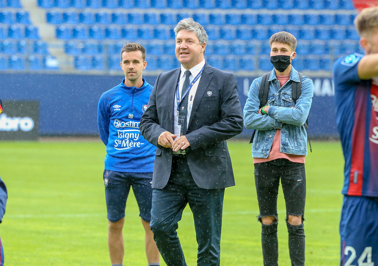 Il y a un an et demi, le président Olivier Pickeu était rentré dans une colère folle après avoir été victime d'erreurs d'arbitrage de Gaël Angoula. ©Damien Deslandes