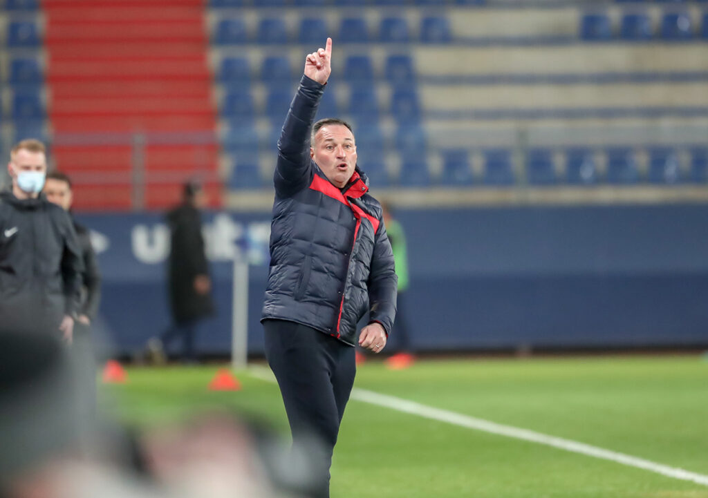 Après six matches à la tête du Stade Malherbe, Fabrice Vandeputte est toujours à la recherche de son premier succès (3N-3D). ©Damien Deslandes