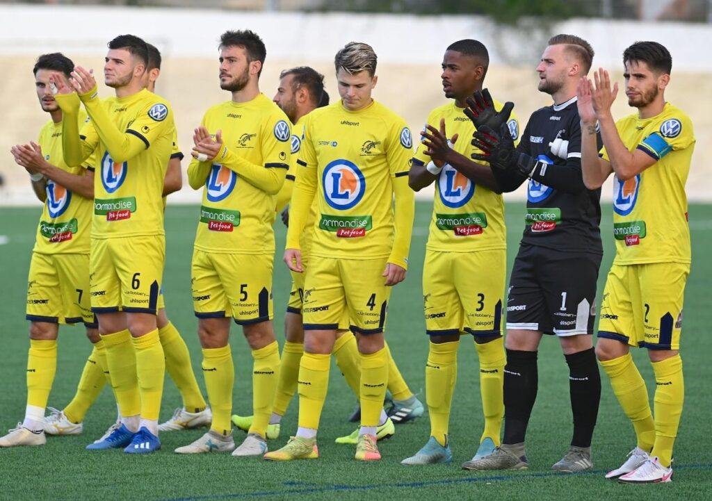 L'AF Virois du coach Cédric Hoarau et du président Christophe Lécuyer se consolide de saison en saison et s'annonce comme un réel outsider du futur championnat. ©Damien Deslandes