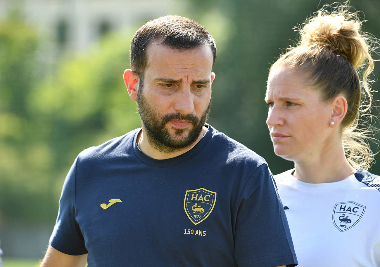 En s'engageant avec le HAC, Frédéric Gonçalves a retrouvé Laure Lepailleur. En plus de sa casquette de manager générale, l'ex-internationale a conservé sa fonction d'adjointe dans le staff. ©Emmanuel Lelaidier