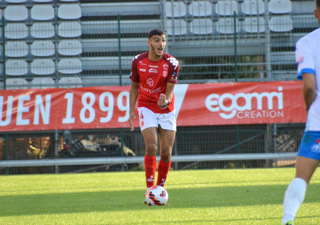 Après seulement quatre semaines de compétition, Sofyane Bouzamoucha a été élu joueur du mois par les supporters du FC Rouen. Bernard Morvan/FC Rouen 1899