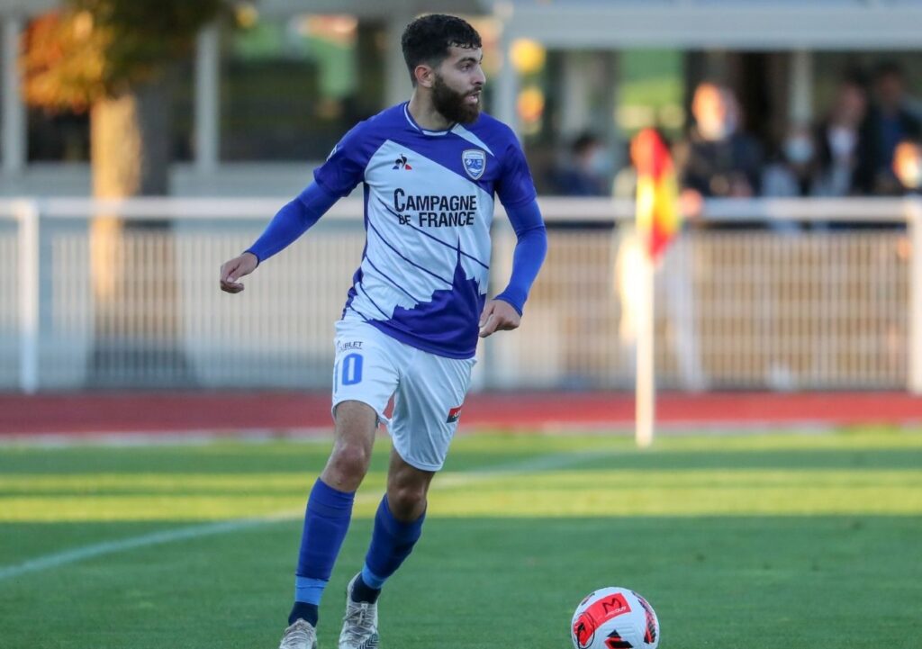 Madih Talal et les Avranchinais ont vécu une soirée de cauchemar contre le Red Star ce vendredi soir devant un public désabusé. ©Damien Deslandes