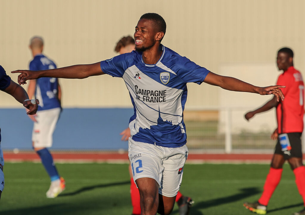 Avec les Comores, Kassim M’Dahoma - défenseur de l'US Avranches depuis cette saison -  joue sa qualification pour les huitièmes de finale, ce mardi soit, contre le Ghana. ©Damien Deslandes