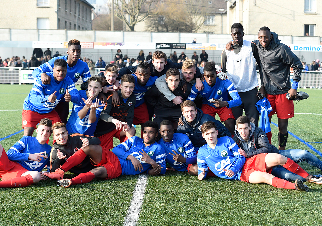 La génération 1997-1998 prend la pose après sa qualification en huitième de finale de la Gambardella au terme d'un match épique contre Reims. @Roland Le Meur