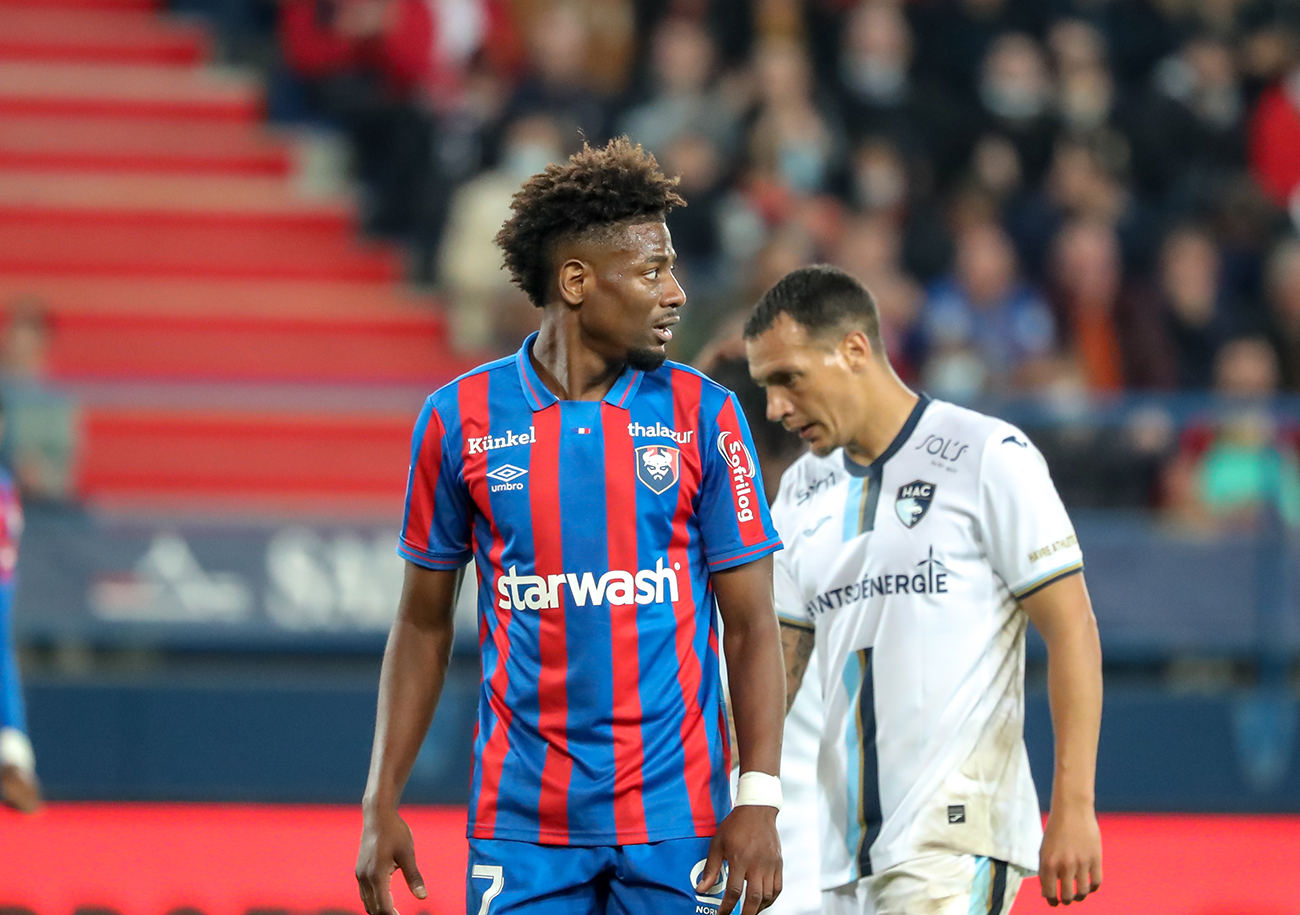 Auteur de huit buts lors de ses dix dernières apparitions en Ligue 2, Nuno Da Costa sera l'un des principaux atouts du Stade Malherbe dans ce « derby ». ©Damien Deslandes