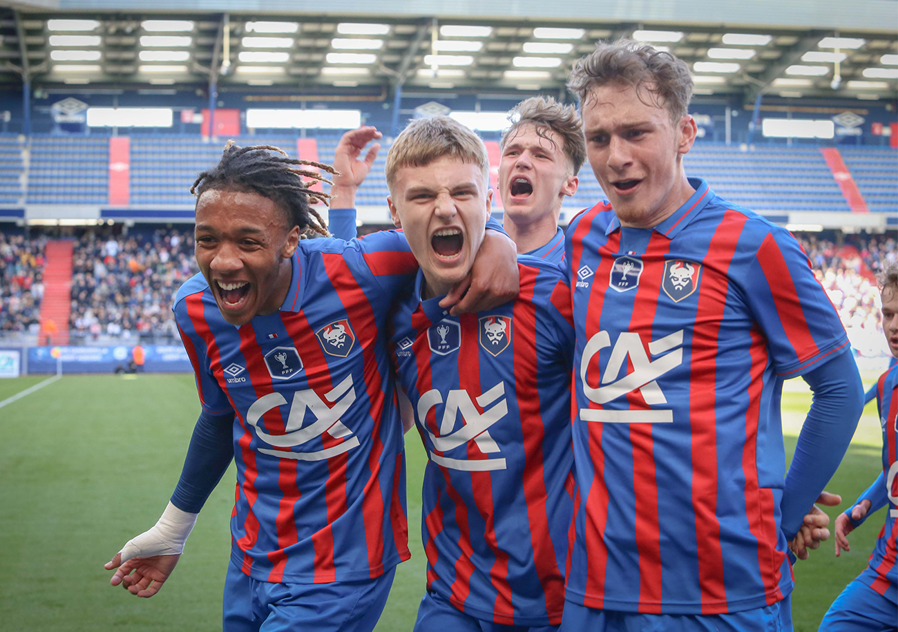 Brahim Traoré, Norman Bassette et Robin Verhaeghe peuvent exulter de joie. Pour la quatrième fois de son histoire, le Stade Malherbe est en finale de la Coupe Gambardella. ©Damien Deslandes