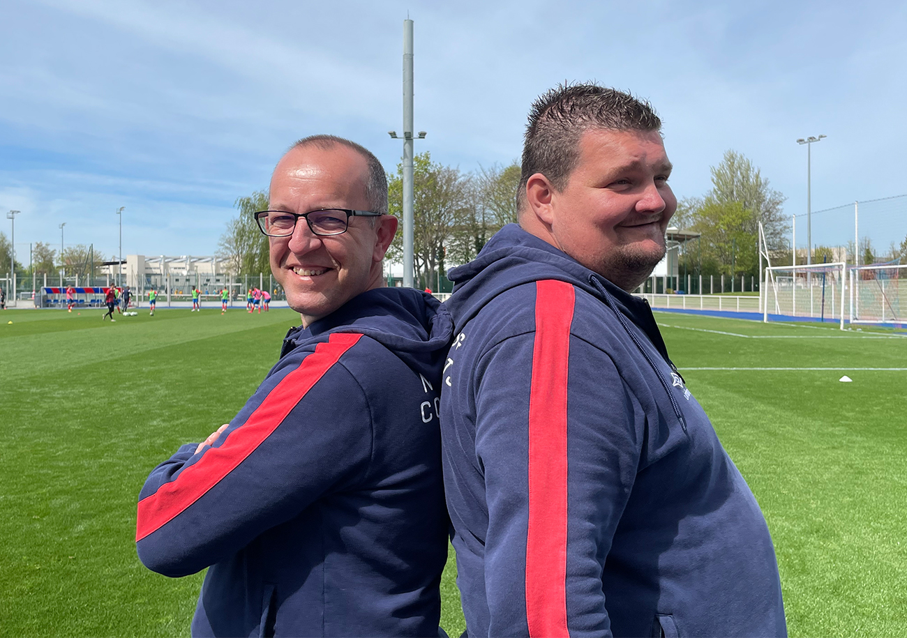 Manu Le Mentec et Davy Dugouchet sont les intendants-dirigeants de l'équipe des U18 du Stade Malherbe.