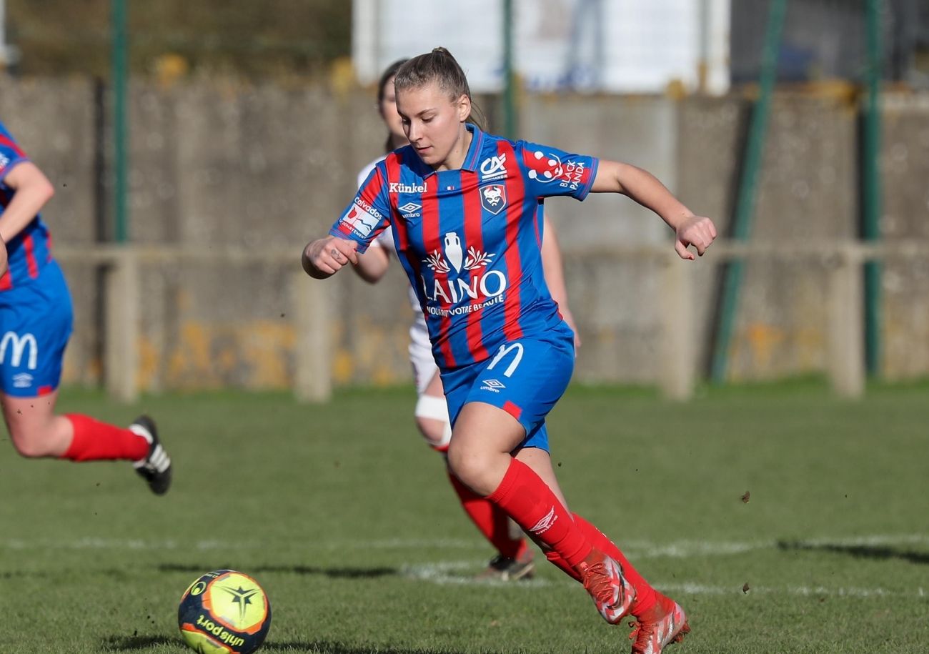 La jeune attaquante de 19 ans Alizée Leroty a été le fer de lance du Stade Malherbe cette saison et se verrait bien découvrir la D2 avec le club caennais la saison prochaine. ©Damien Deslandes