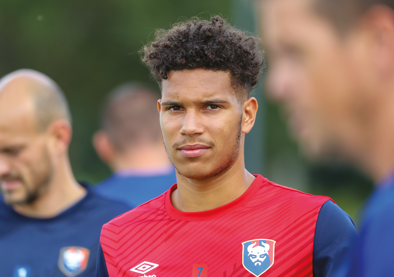 Sous le maillot du Stade Malherbe ; club avec lequel il a fini sa formation, Nicholas Gioacchini a disputé 56 matches professionnels pour neuf buts inscrits. ©Damien Deslandes