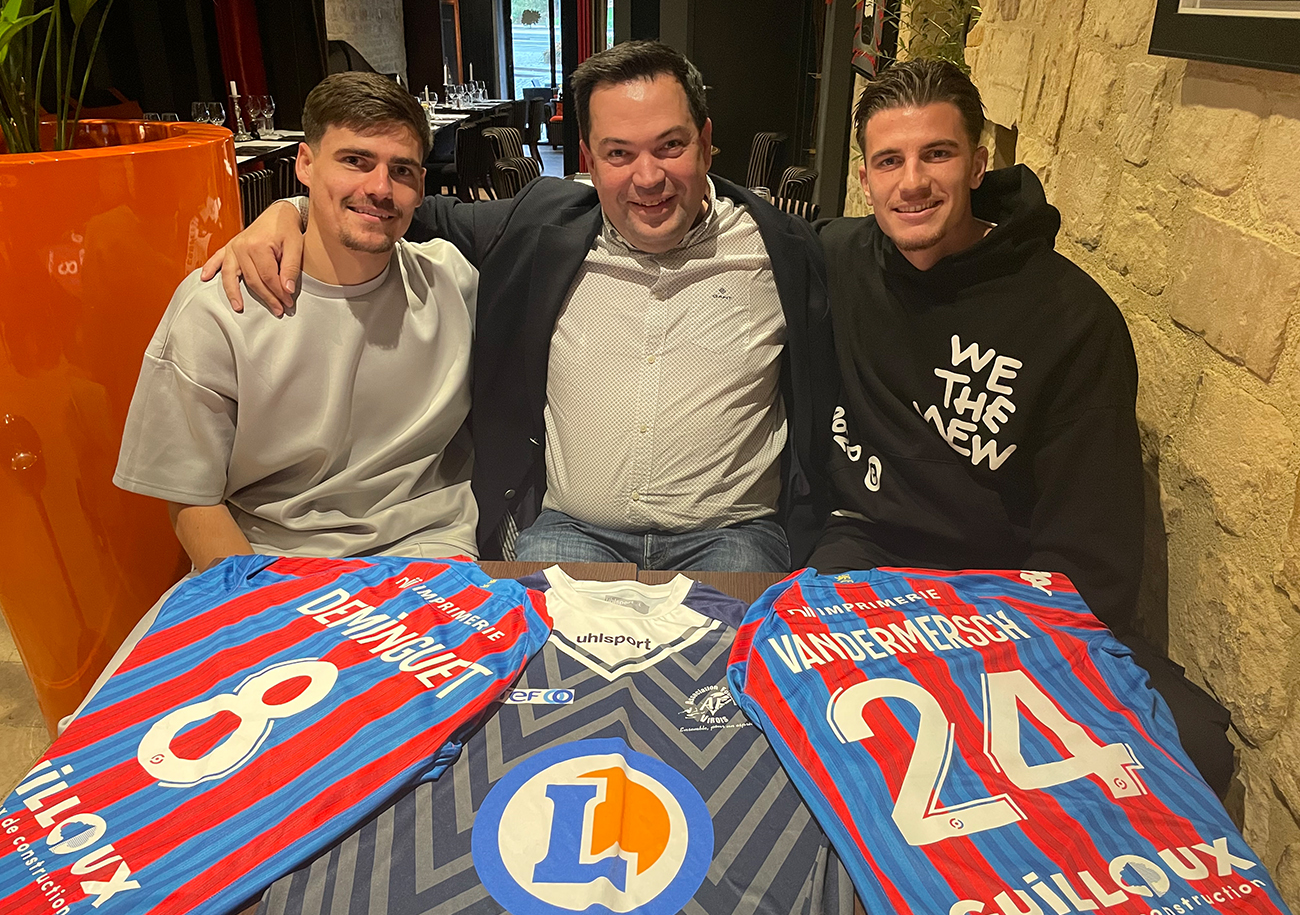 C'est au El Olivo, au cœur du quartier du Vaugueux à Caen, que l'on a retrouvé Jessy Deminguet, Hugo Vandermersch et Christophe Lécuyer. A 72 heures du match entre l'AF Virois et le Stade Malherbe, ils ont pris la pose pour immortaliser ce moment.