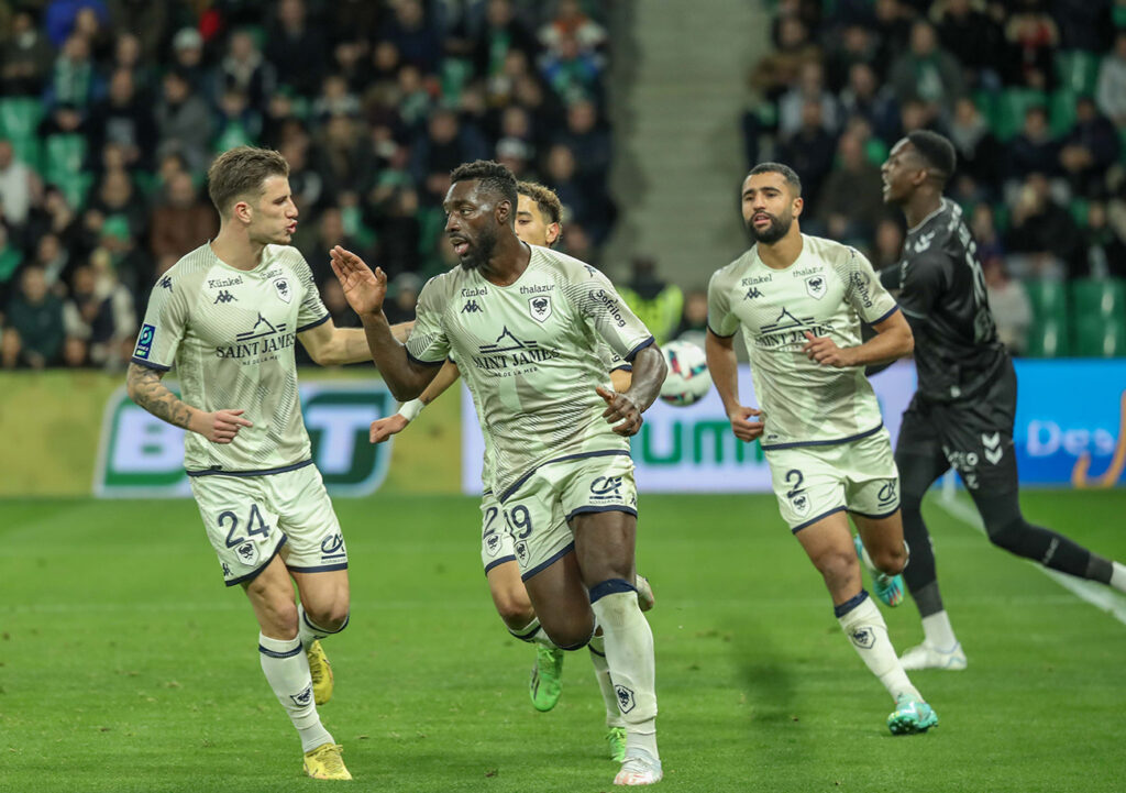 Alexandre Mendy n'a pas perdu ses bonnes habitudes. Sur un centré déposé par Valentin Henry, l'avant-centre caennais a ouvert la marque pour le SMC, débloquant par la même occasion son compteur but. ©Damien Deslandes